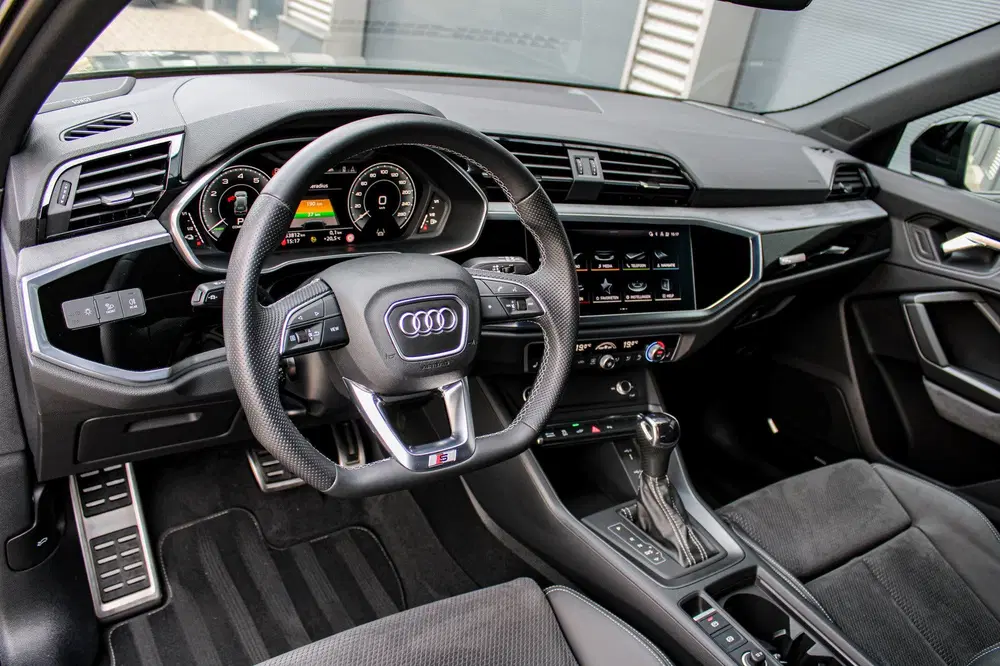 Audi Q3 45 TFSI e S Edition uit 2022, foto 7