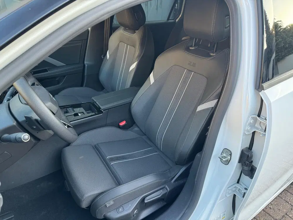 Opel Astra 1.6 Turbo Plug In Hybrid Edition uit 2025, foto 16
