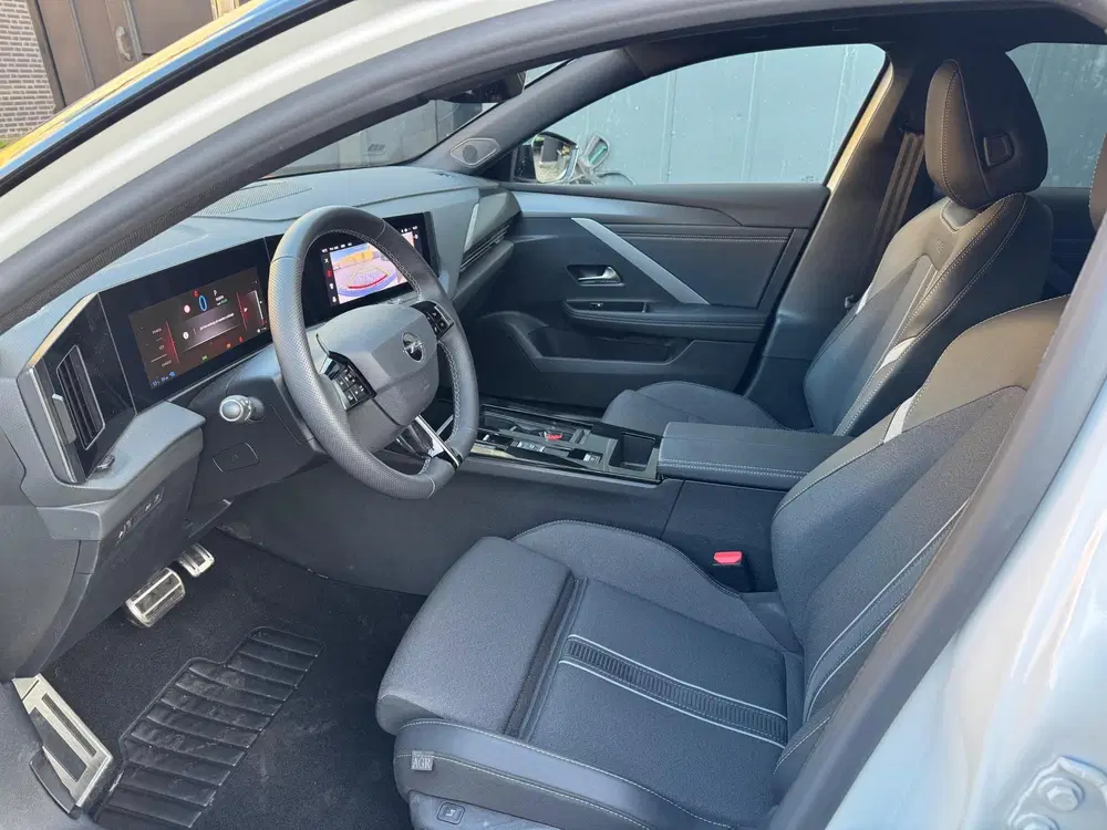 Opel Astra 1.6 Turbo Plug In Hybrid Edition uit 2025, foto 18