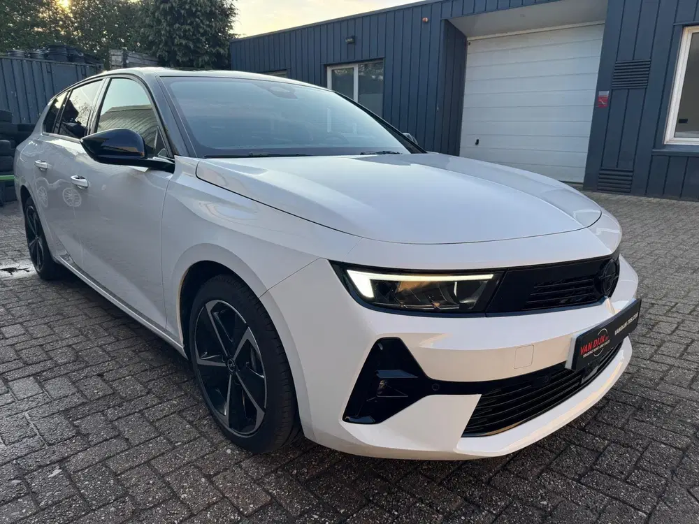 Opel Astra 1.6 Turbo Plug In Hybrid Edition uit 2025, foto 9