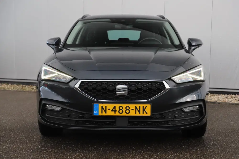 SEAT Leon 1.0 TSI Style Business Intense 110PK uit 2021, foto 2