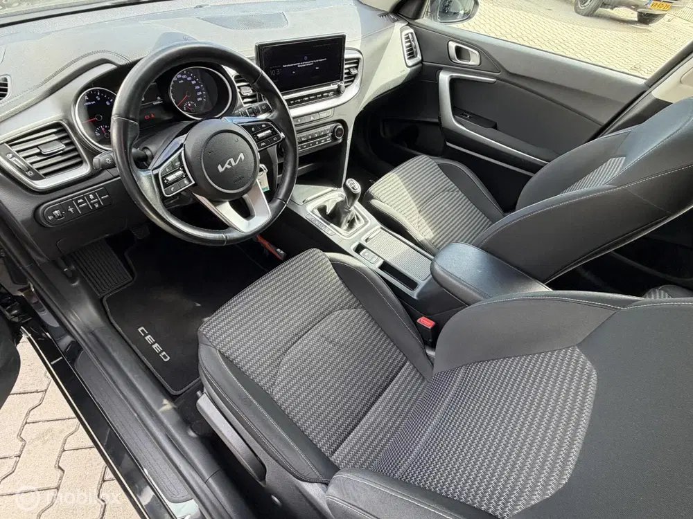 Kia Ceed 1.0 T-GDi DynamicLine uit 2022, foto 13