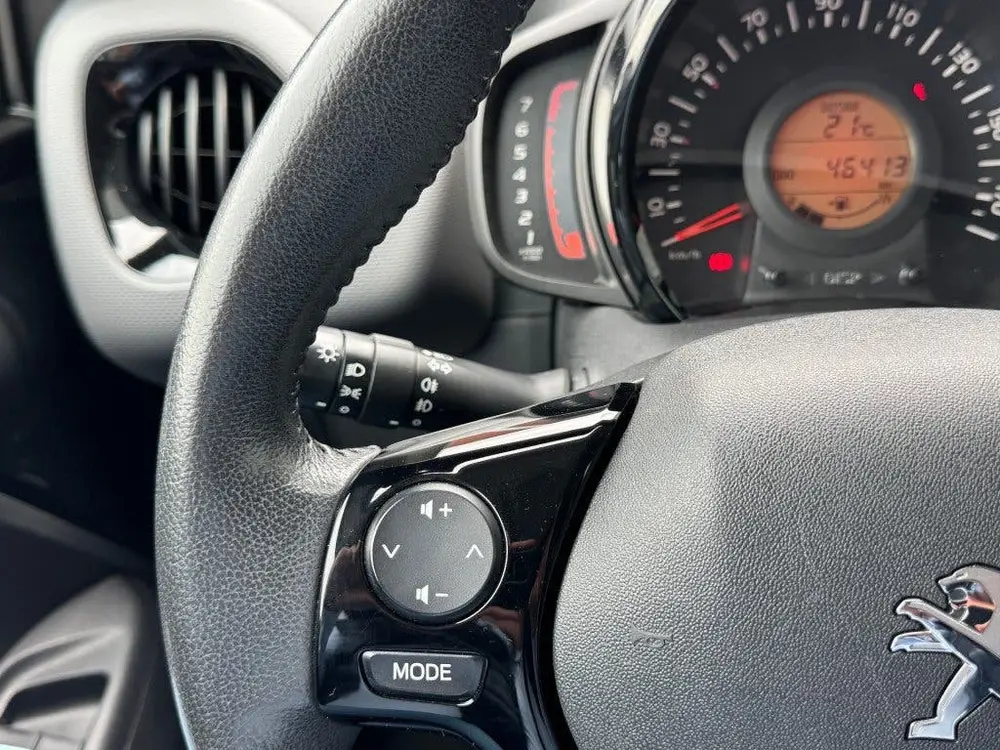 Peugeot 108 1.0 E-VTI ALLURE TOP Cabrio Apple CarPlay uit 2021, foto 11