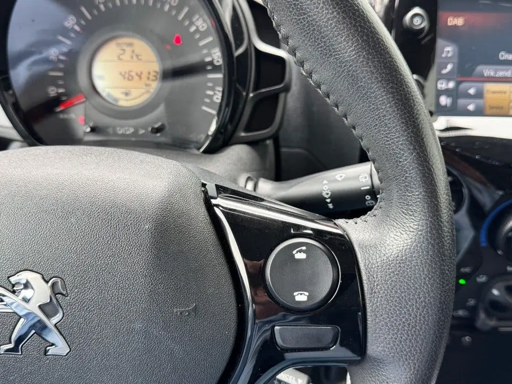 Peugeot 108 1.0 E-VTI ALLURE TOP Cabrio Apple CarPlay uit 2021, foto 12
