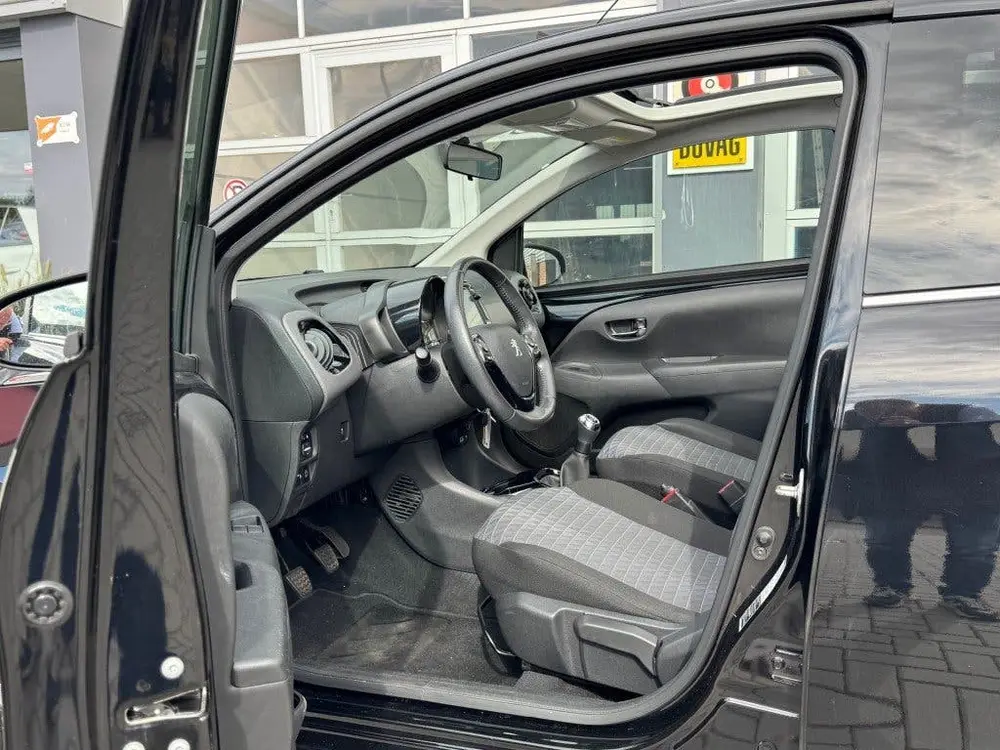 Peugeot 108 1.0 E-VTI ALLURE TOP Cabrio Apple CarPlay uit 2021, foto 6