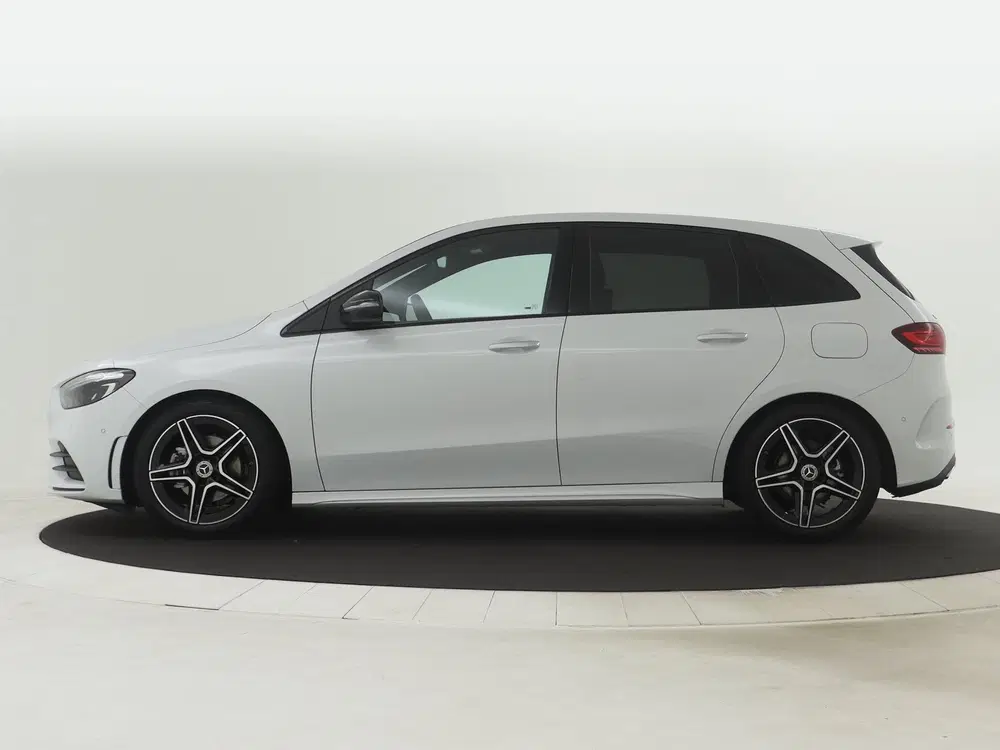 Mercedes-Benz B-Klasse 180 AMG Line uit 2025, foto 3
