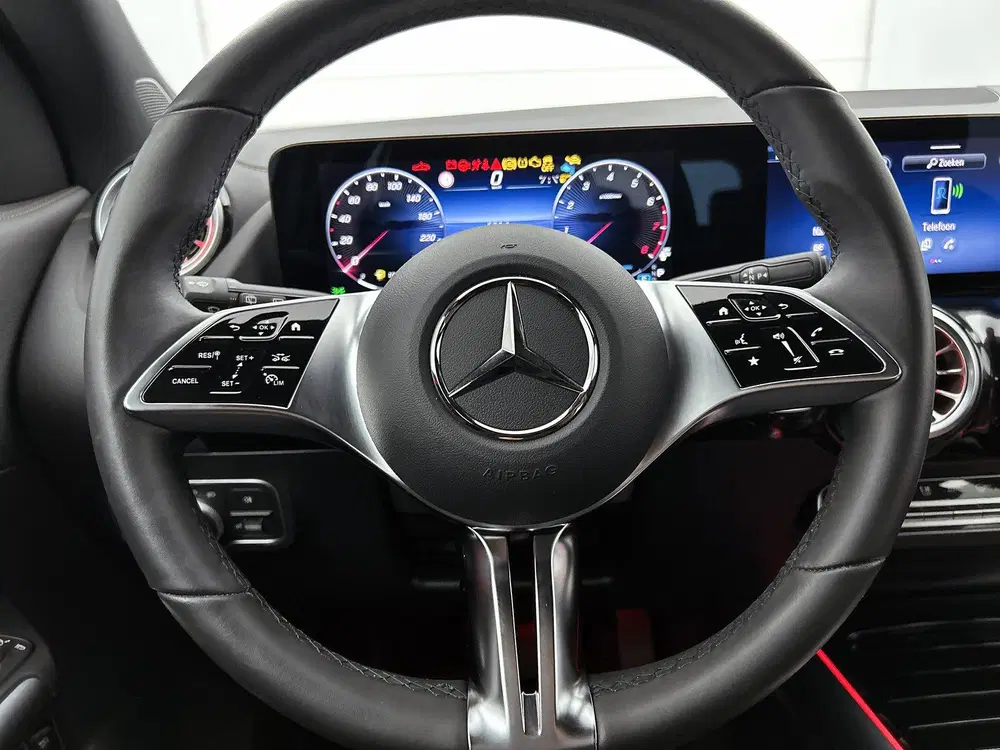 Mercedes-Benz GLA 180 Star Edition Luxury Line uit 2024, foto 18