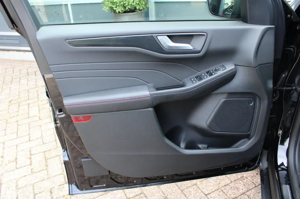 Ford Kuga 2.5 PHEV ST-Line X uit 2023, foto 17