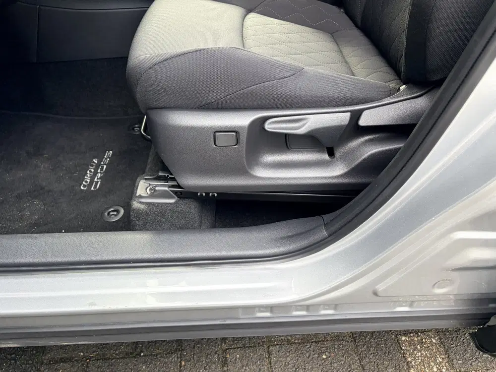 Toyota Corolla Cross Hybrid 200 Dynamic Navi Fullmap uit 2024, foto 16