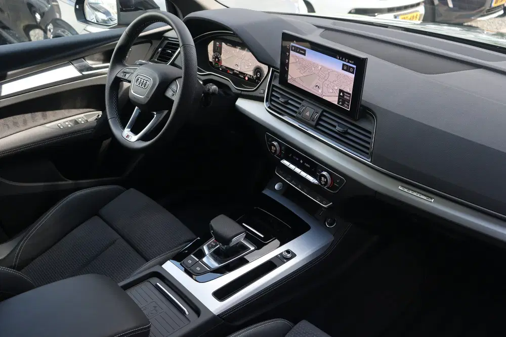 Audi Q5 55 TFSI e Quattro Competition uit 2025, foto 12