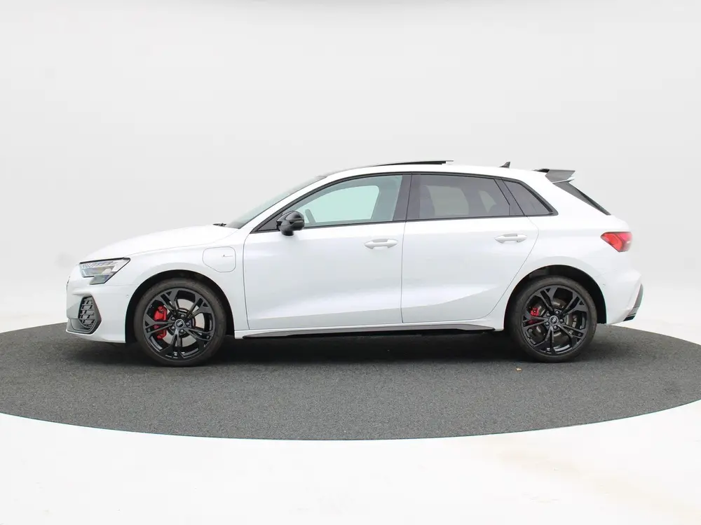 Audi A3 45 TFSi e 272 Pk S-Line Competition uit 2025, foto 10