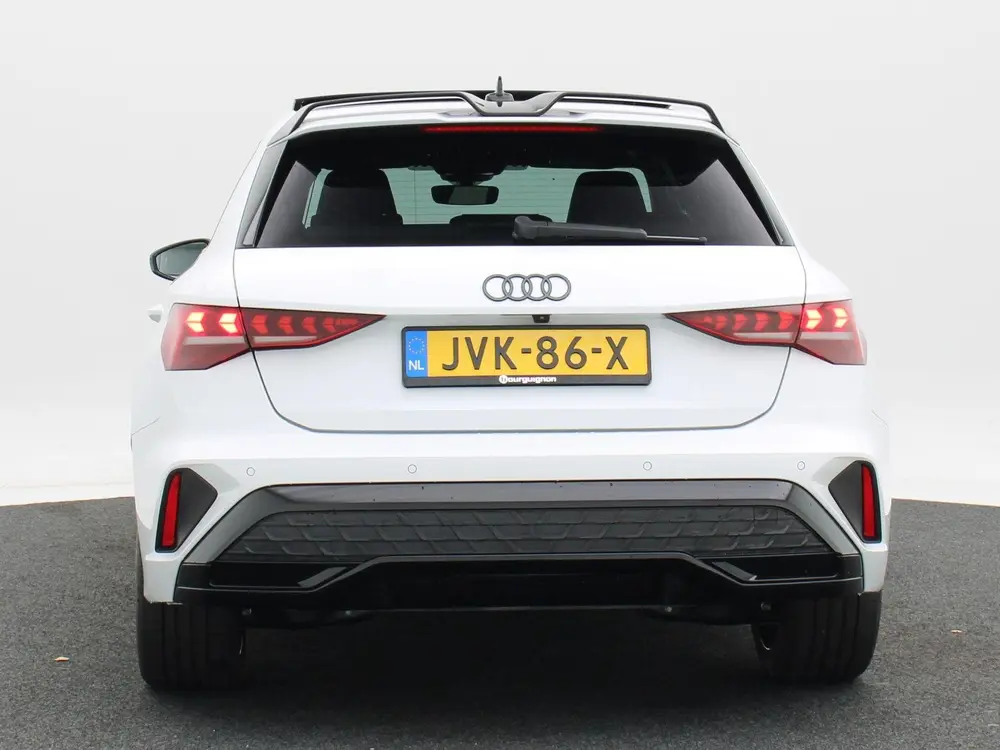 Audi A3 45 TFSi e 272 Pk S-Line Competition uit 2025, foto 6