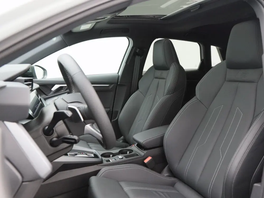 Audi A3 45 TFSi e 272 Pk S-Line Competition uit 2025, foto 7