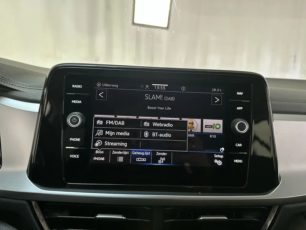 Volkswagen T-Roc 1.5 TSI 150pk DSG Life Navigatie Trekhaak P uit 2023, foto 11
