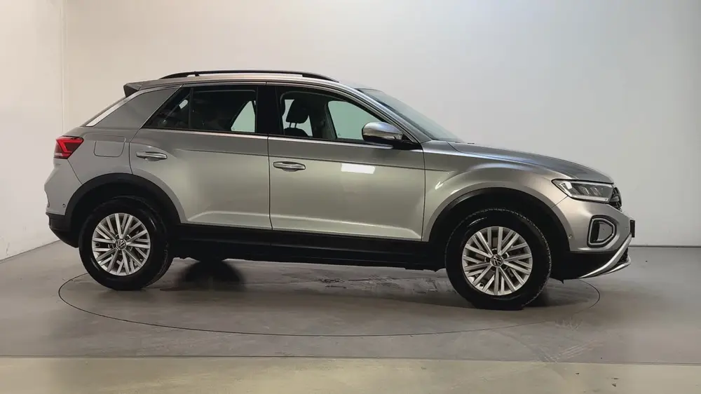 Volkswagen T-Roc 1.5 TSI 150pk DSG Life Navigatie Trekhaak P uit 2023, foto 12