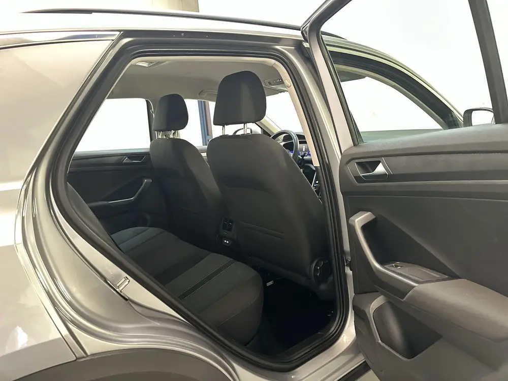Volkswagen T-Roc 1.5 TSI 150pk DSG Life Navigatie Trekhaak P uit 2023, foto 19