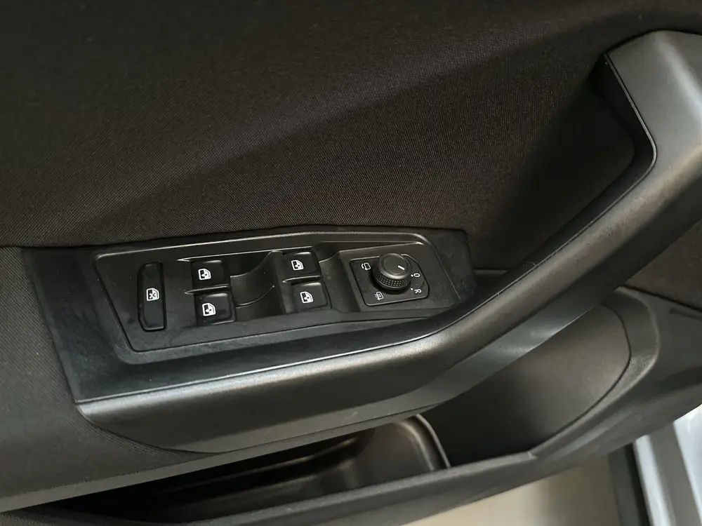 Volkswagen T-Roc 1.5 TSI 150pk DSG Life Navigatie Trekhaak P uit 2023, foto 20