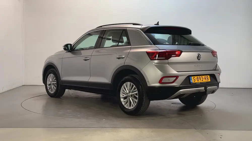 Volkswagen T-Roc 1.5 TSI 150pk DSG Life Navigatie Trekhaak P uit 2023, foto 6