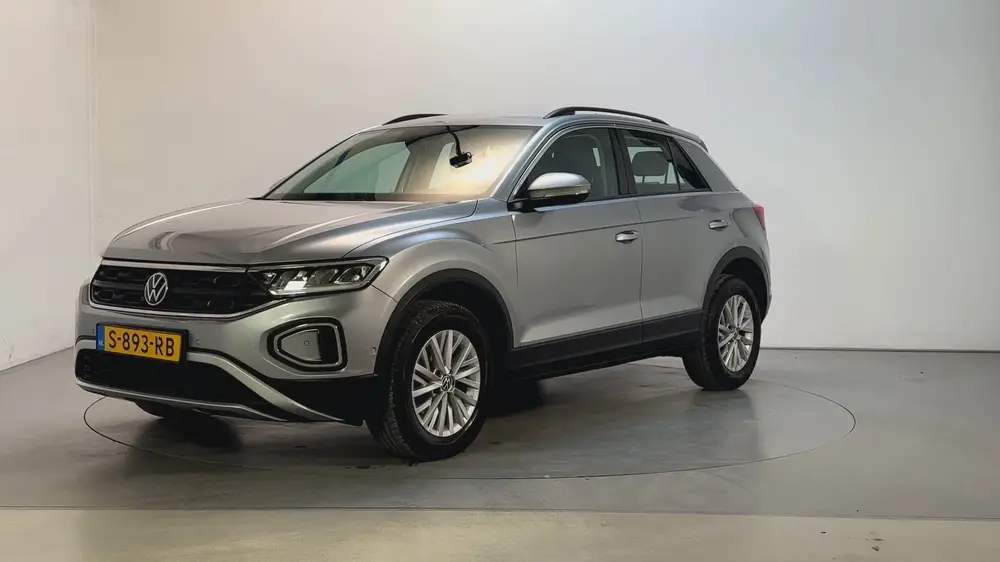 Volkswagen T-Roc 1.5 TSI 150pk DSG Life Navigatie Trekhaak P uit 2023, foto 8