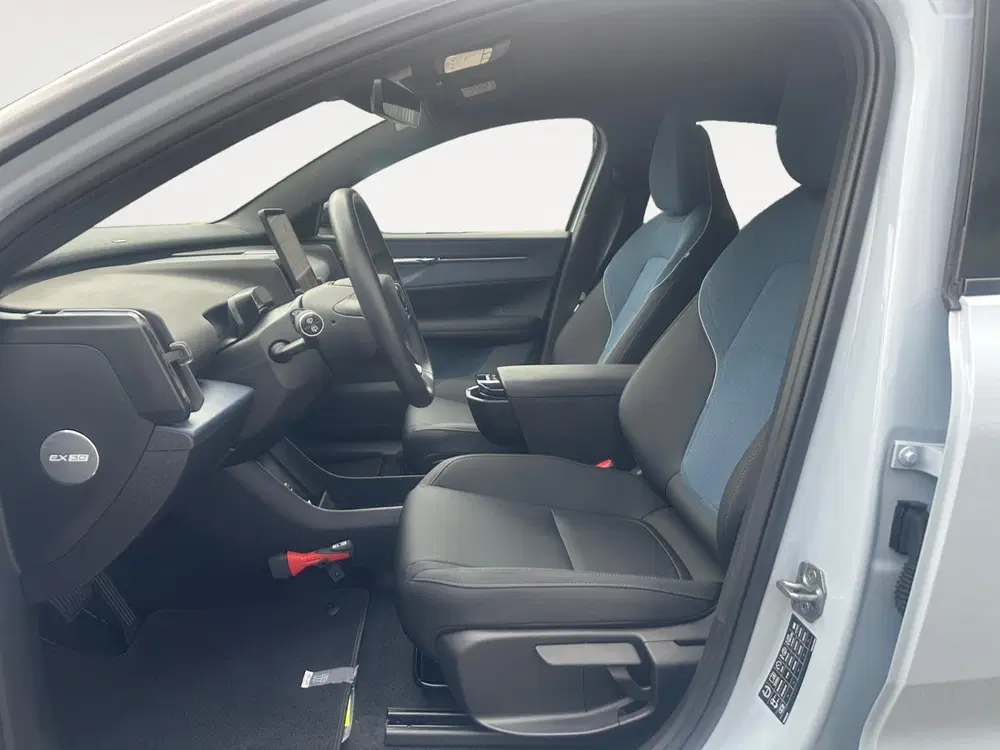 Volvo EX30 Single Motor Extended Range Plus 69 kWh uit 2024, foto 15
