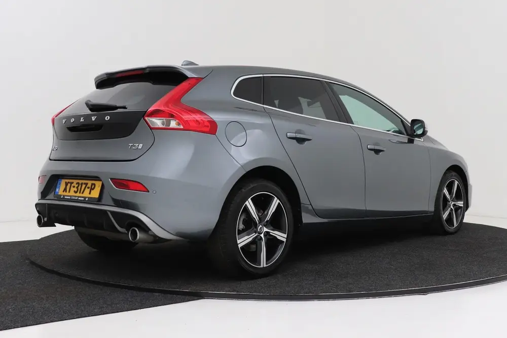 Volvo V40 1.5 T3 Polar+ Sport R-Design | Panoramadak | Org N uit 2019, foto 2