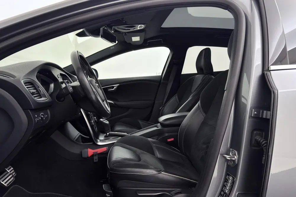Volvo V40 1.5 T3 Polar+ Sport R-Design | Panoramadak | Org N uit 2019, foto 3