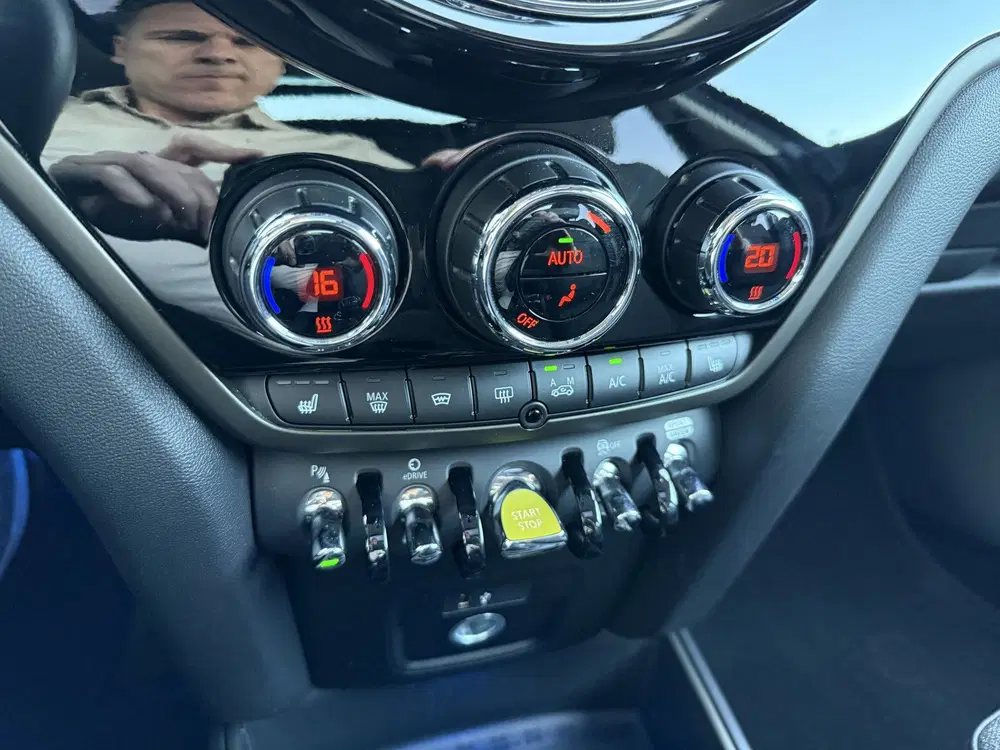 Mini Countryman 2.0 Cooper SE ALL4 Pano uit 2022, foto 17