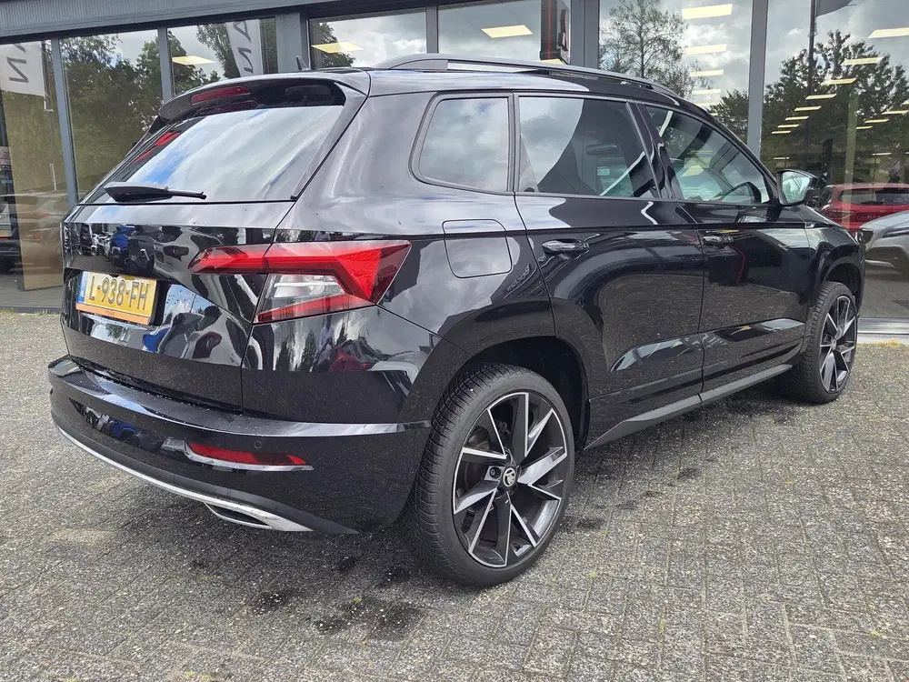 Skoda Karoq 1.5 TSI ACT Sportline Business uit 2021, foto 2