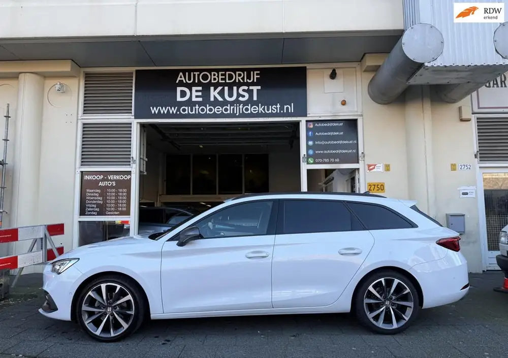 SEAT Leon Sportstourer 1.0 eTSI AUT 2021 FR uit 2021