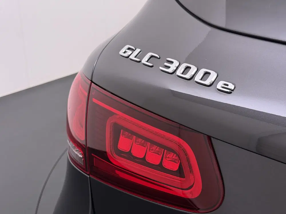 Mercedes-Benz GLC 300e AMG uit 2021, foto 3