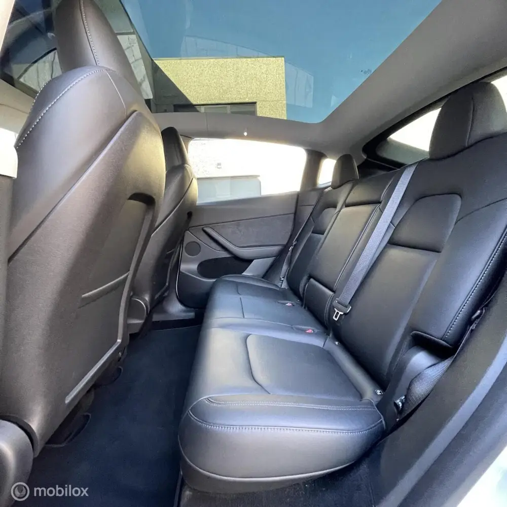 Tesla Model Y Long Range RWD + MMX PACK + IAP uit 2024, foto 10
