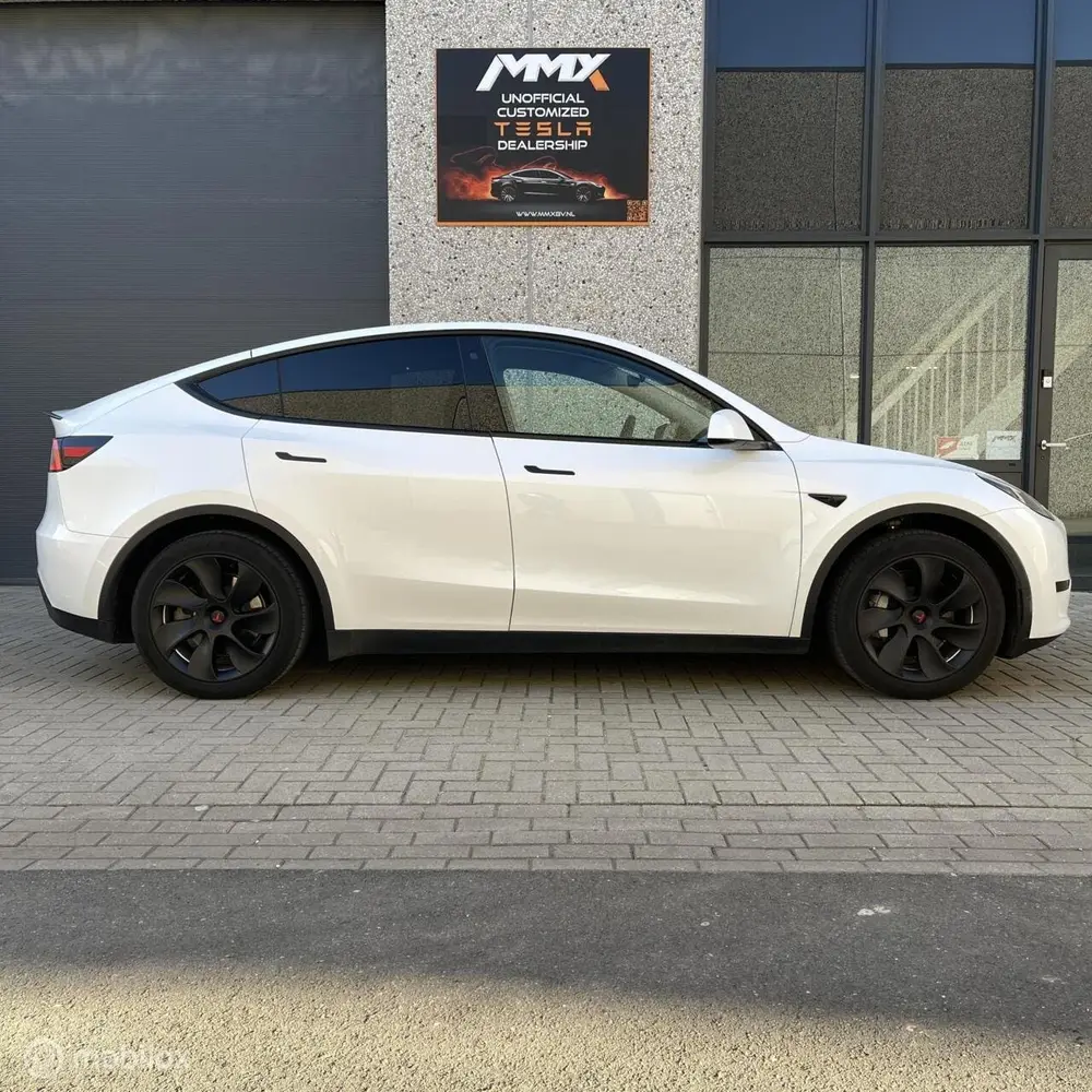 Tesla Model Y Long Range RWD + MMX PACK + IAP uit 2024, foto 2