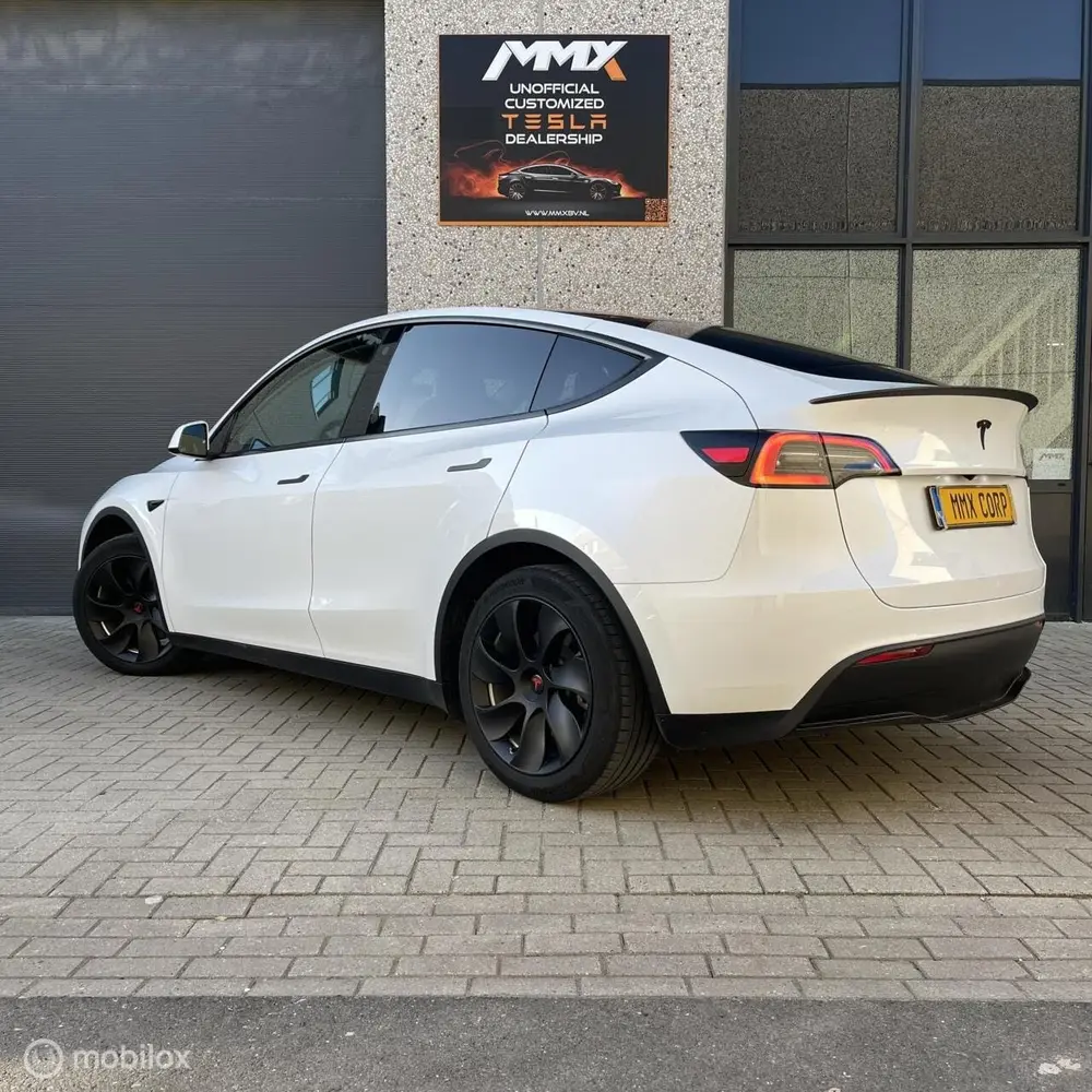 Tesla Model Y Long Range RWD + MMX PACK + IAP uit 2024, foto 7