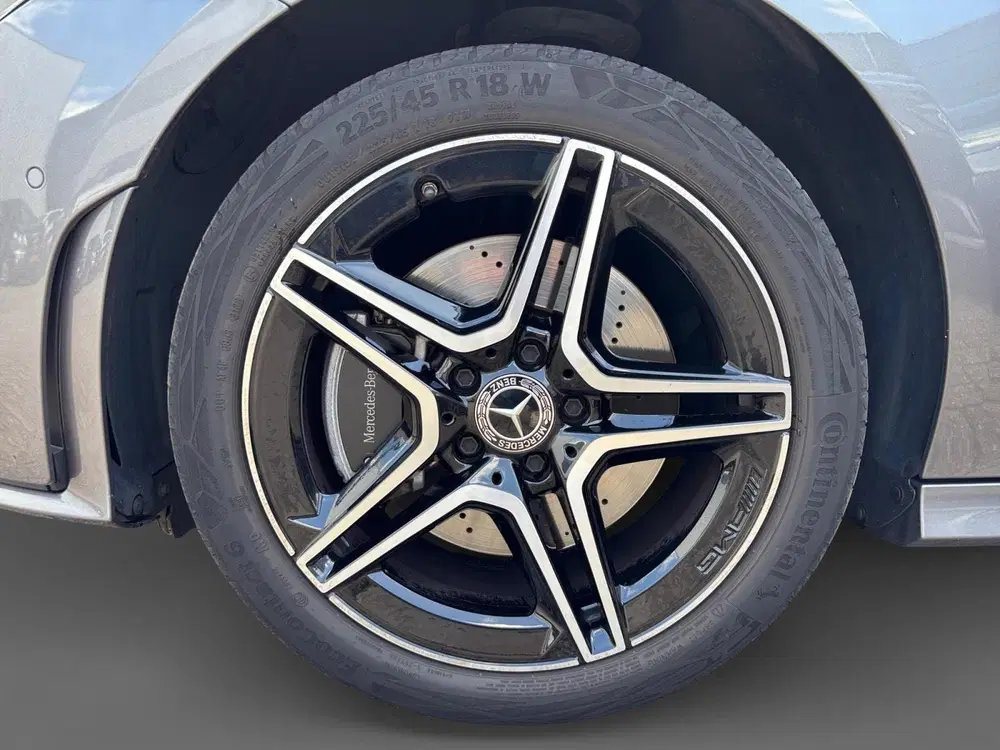 Mercedes-Benz CLA 250 e AMG Line uit 2023, foto 2