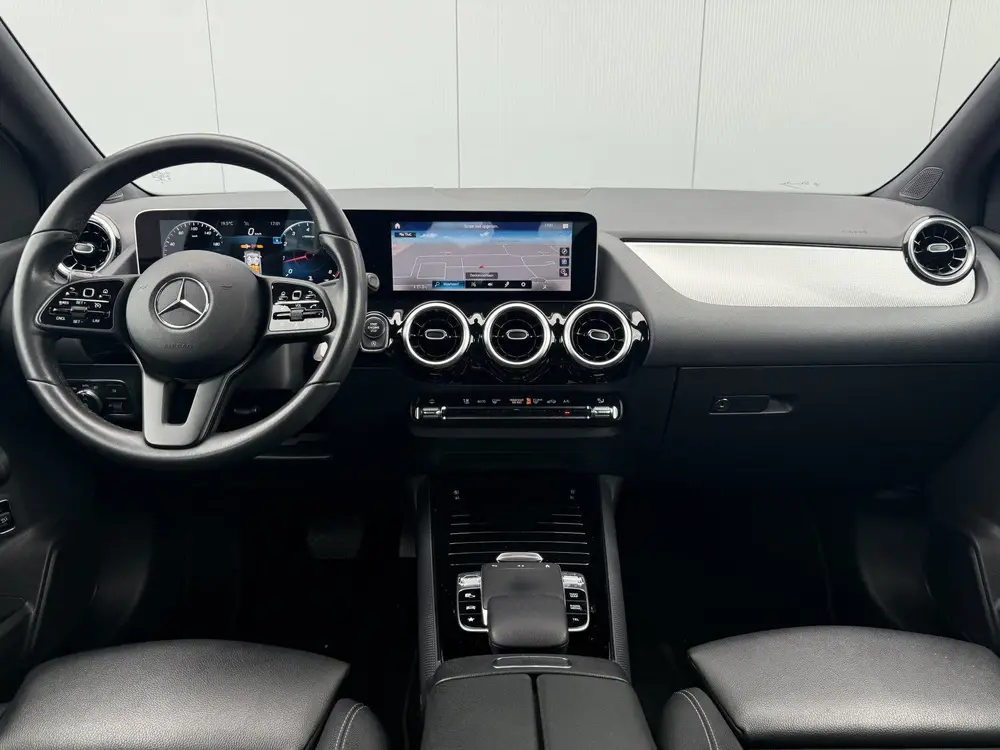 Mercedes-Benz B-Klasse 180 Business Solution Automaat Trekha uit 2019, foto 2