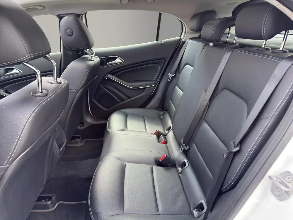 Mercedes-Benz GLA 180 Premium uit 2019, foto 12