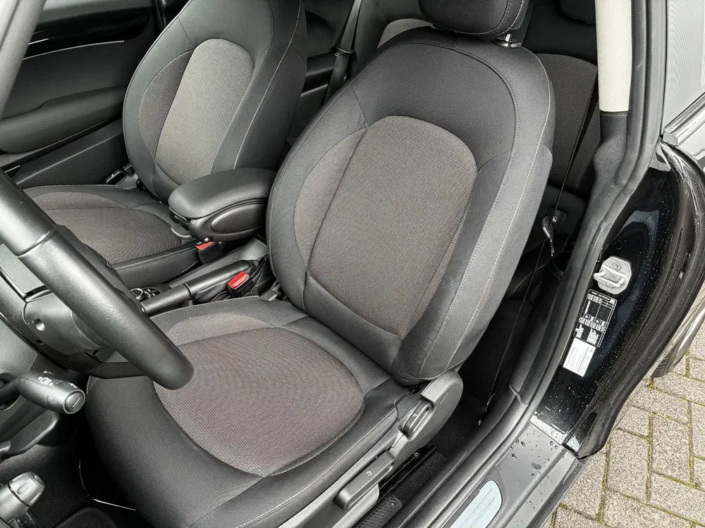 Mini Hatchback Cooper Essential Automaat 3 deurs uit 2023, foto 12