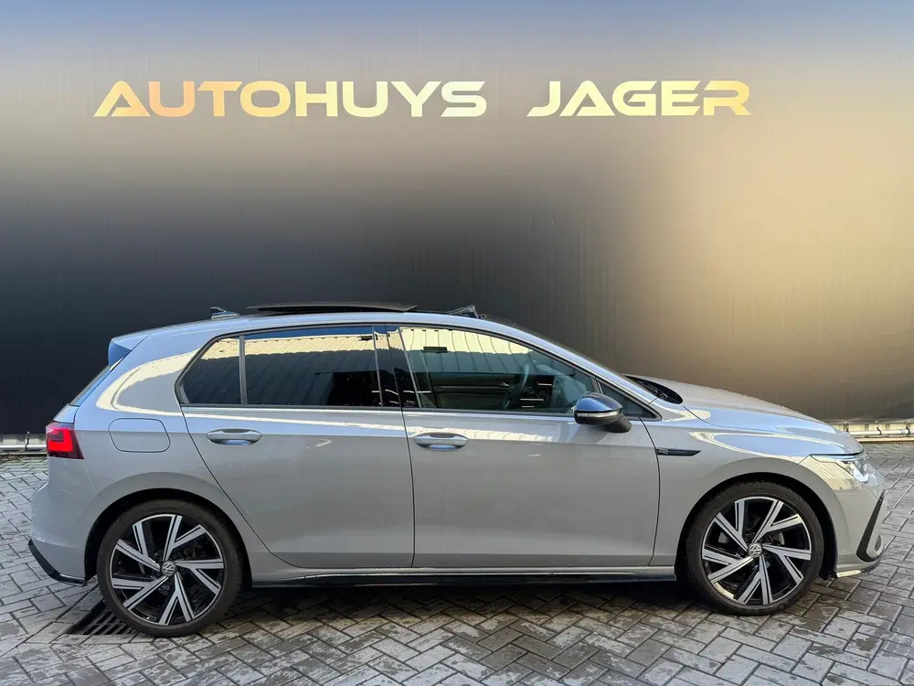 Volkswagen Golf 1.5 eTSI R-Line Pano IQlights Carplay Sfeer uit 2024, foto 16