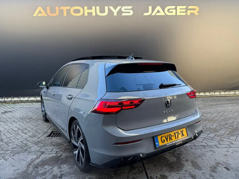 Volkswagen Golf 1.5 eTSI R-Line Pano IQlights Carplay Sfeer uit 2024, foto 6