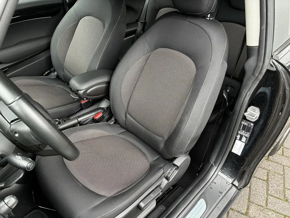 Mini Hatchback Cooper Essential Automaat 3 deurs uit 2023, foto 11