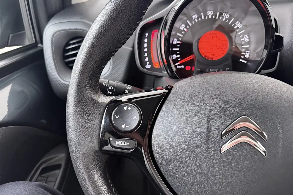 Citroën C1 1.0 VTi Pack Comfort Bluetooth LED DAB uit 2020, foto 17
