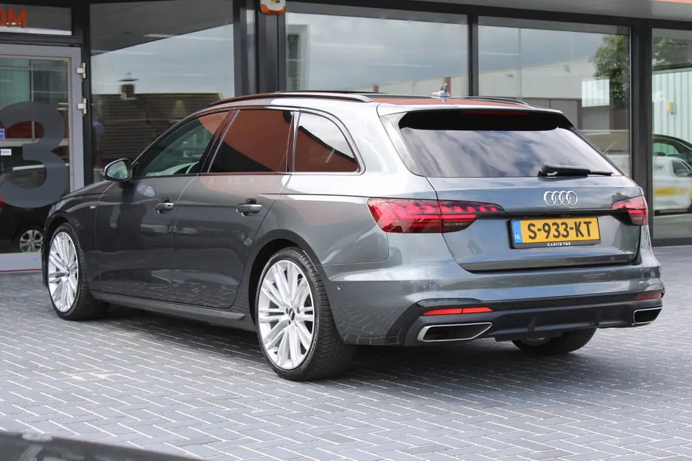 Audi A4 35 TFSI Launch edition Sport uit 2020, foto 10