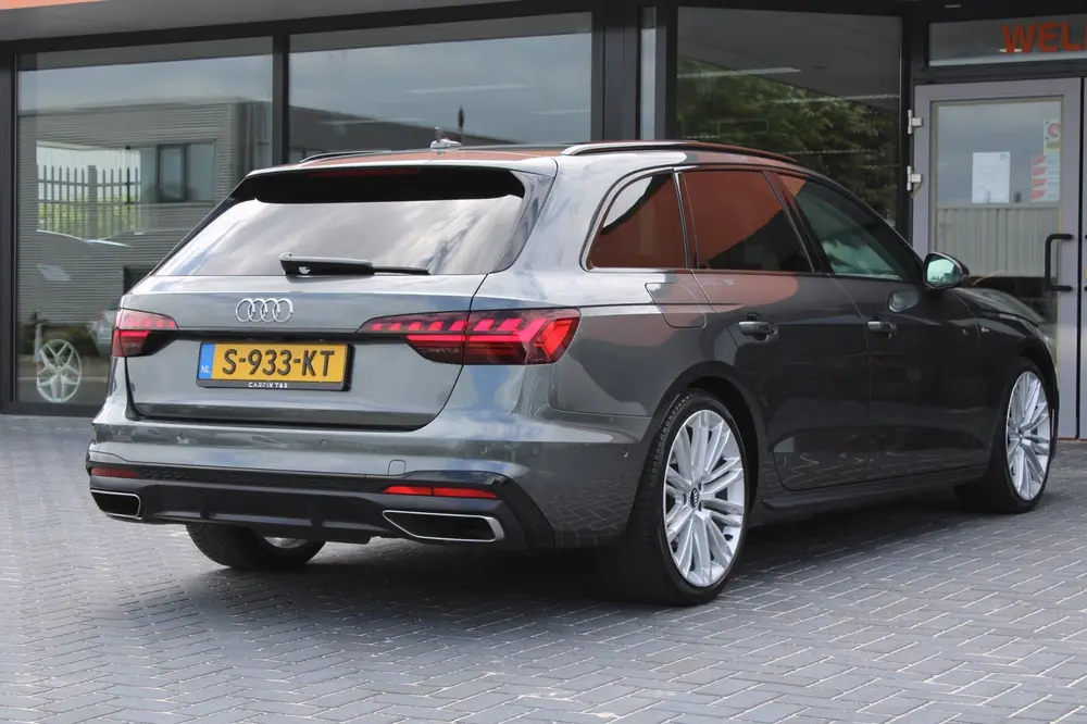 Audi A4 35 TFSI Launch edition Sport uit 2020, foto 12