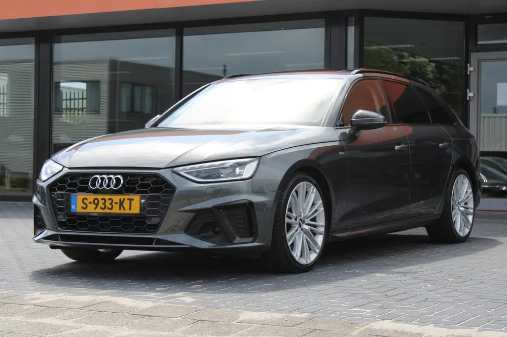 Audi A4 35 TFSI Launch edition Sport uit 2020, foto 2
