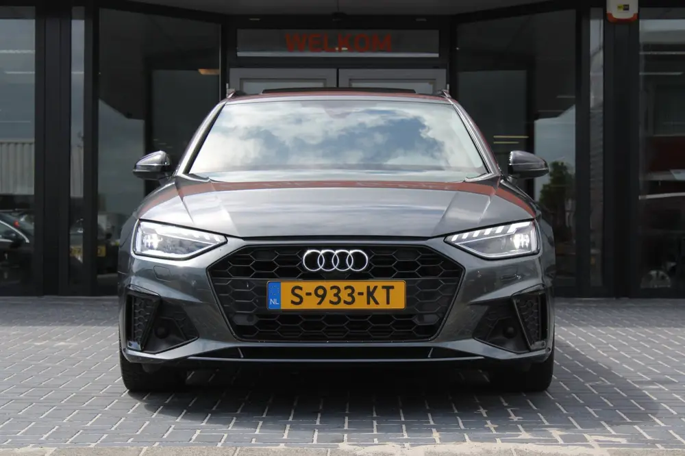 Audi A4 35 TFSI Launch edition Sport uit 2020, foto 3