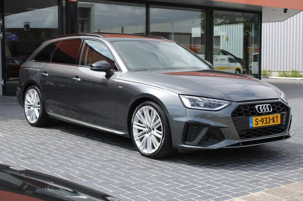 Audi A4 35 TFSI Launch edition Sport uit 2020, foto 4