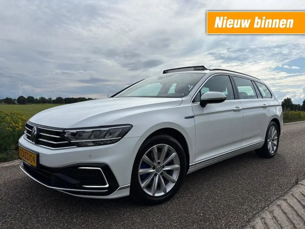 Volkswagen PASSAT 1.4 TSI GTE / BUSSINESS / PANO / NETTE STA uit 2021
