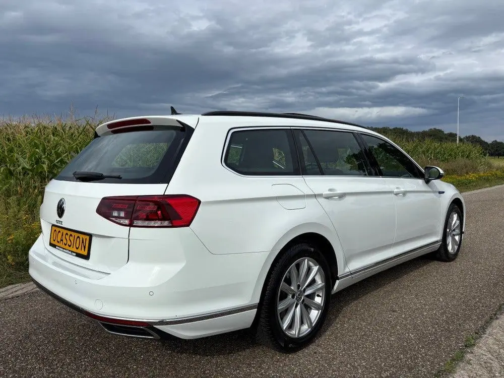 Volkswagen PASSAT 1.4 TSI GTE / BUSSINESS / PANO / NETTE STA uit 2021, foto 2