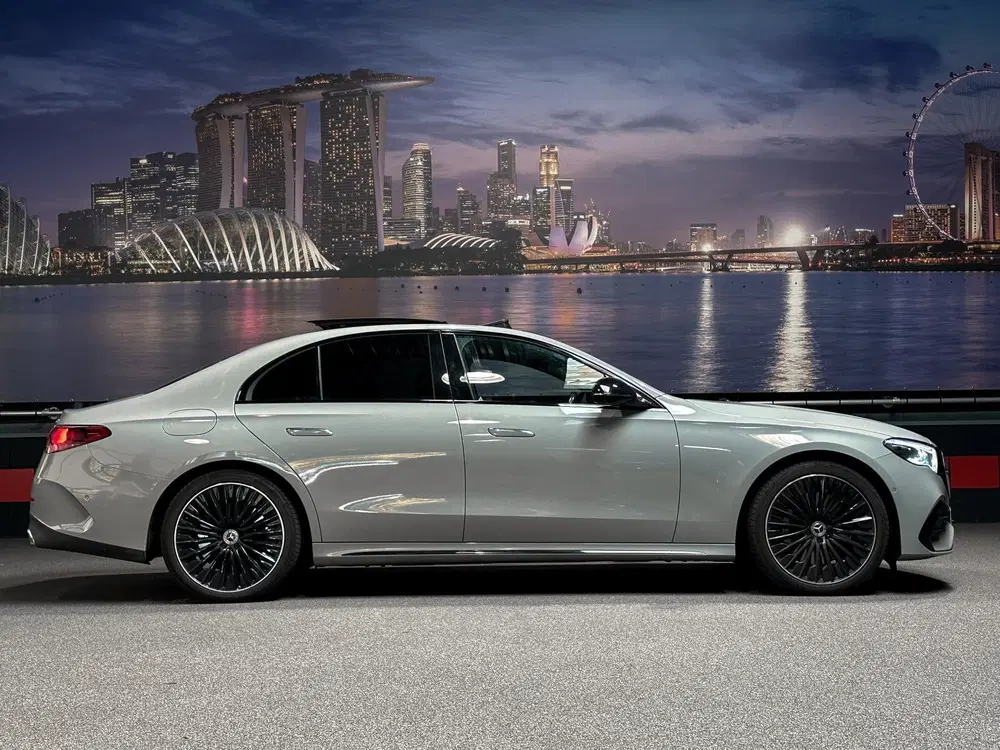 Mercedes-Benz E-Klasse 400 e 4MATIC AMG AlpinGrey uit 2023, foto 4