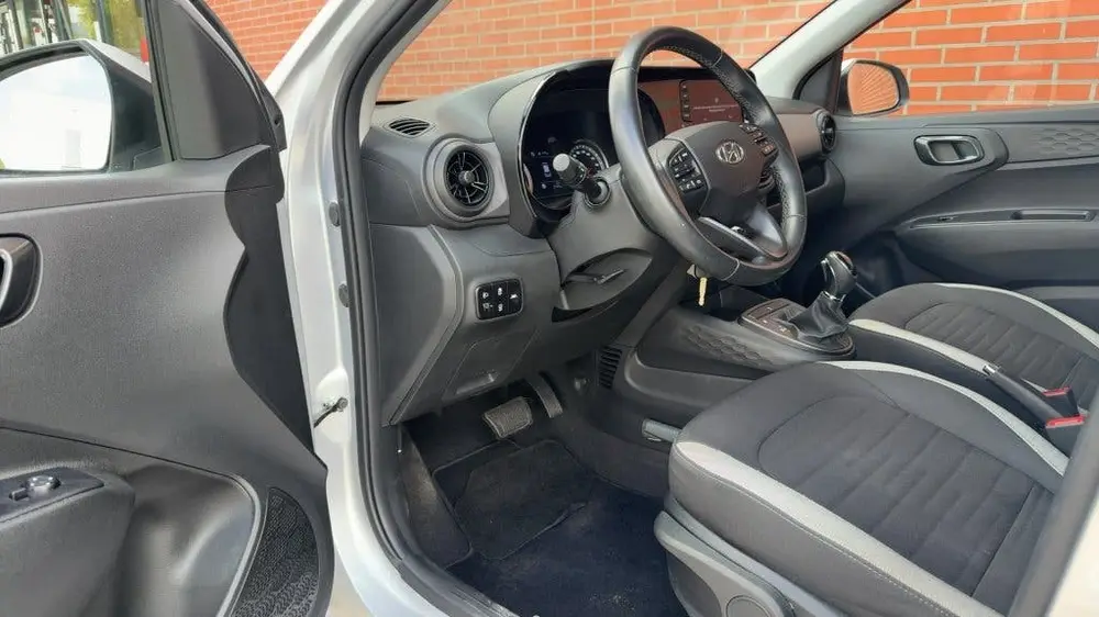 Hyundai i10 1.0 Comfort Smart Automaat 5 pers. Navigat uit 2023, foto 3
